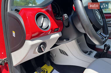 Хэтчбек Volkswagen Up 2012 в 