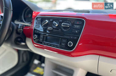 Хэтчбек Volkswagen Up 2012 в 