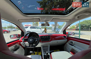 Хэтчбек Volkswagen Up 2012 в 