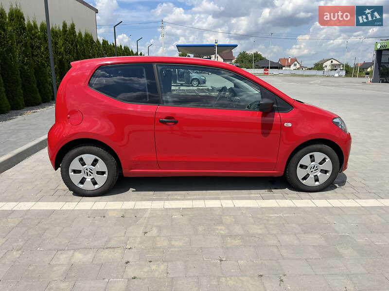 Хэтчбек Volkswagen Up 2011 в Каменец-Подольском