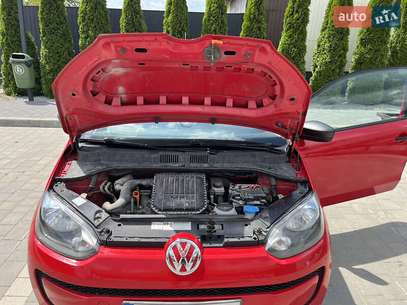 Хэтчбек Volkswagen Up 2011 в Каменец-Подольском