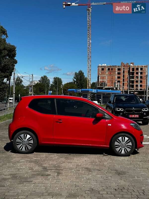 Хэтчбек Volkswagen Up 2011 в Львове