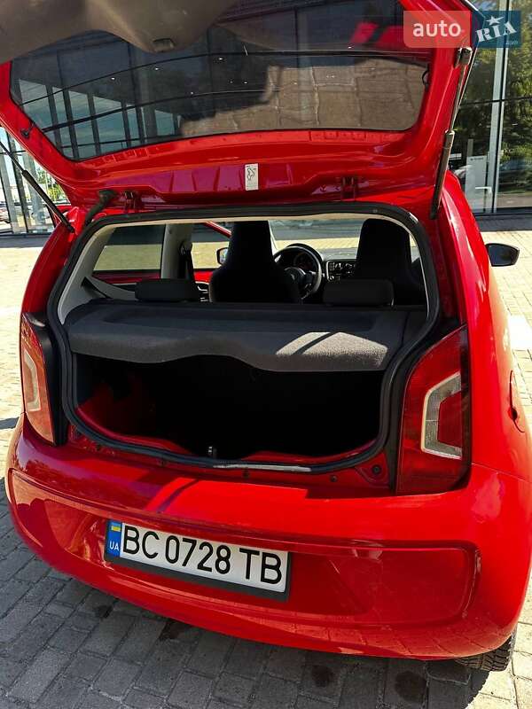 Хэтчбек Volkswagen Up 2011 в Львове