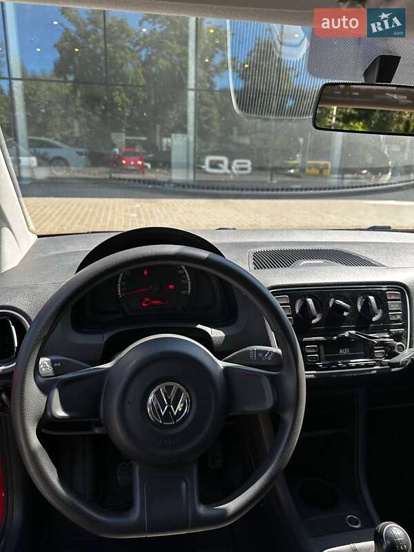 Хэтчбек Volkswagen Up 2011 в Львове
