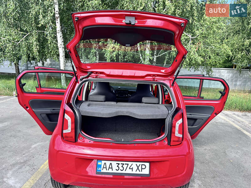 Хетчбек Volkswagen Up 2013 в Києві