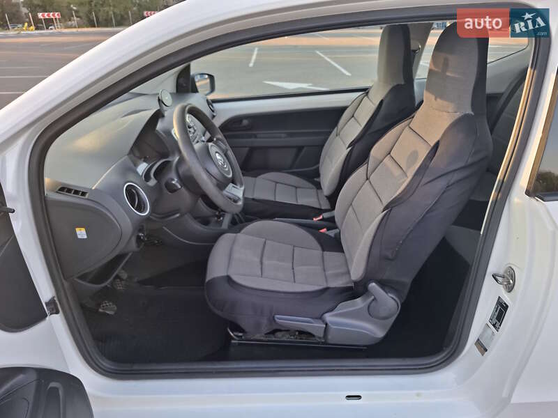 Хэтчбек Volkswagen Up 2013 в Киеве фото 4 Хэтчбек Volkswagen Up 2013 в Киеве