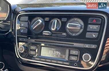 Хетчбек Volkswagen Up 2016 в  фото 25 Хетчбек Volkswagen Up 2016 в