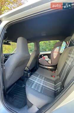 Хетчбек Volkswagen Up 2016 в  фото 29 Хетчбек Volkswagen Up 2016 в