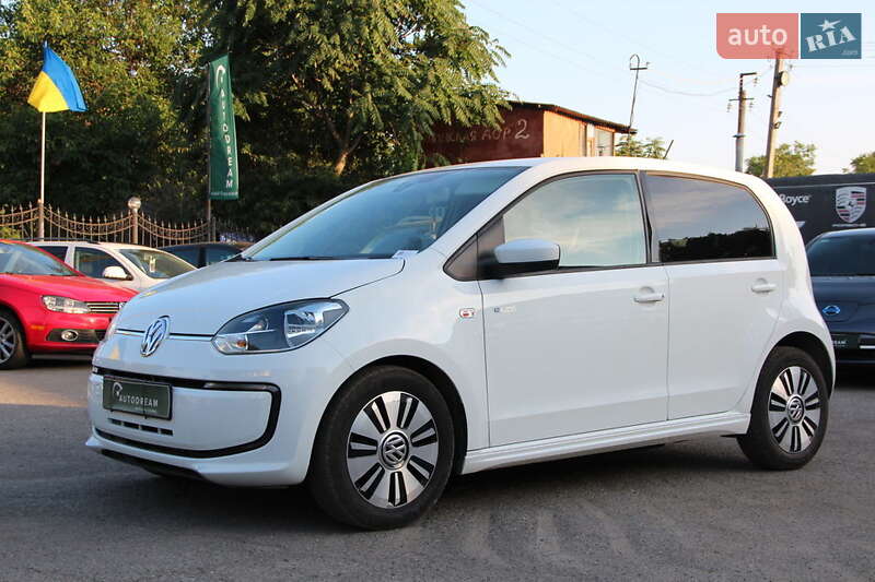 Хэтчбек Volkswagen Up 2013 в 