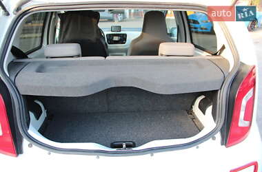 Хэтчбек Volkswagen Up 2013 в 