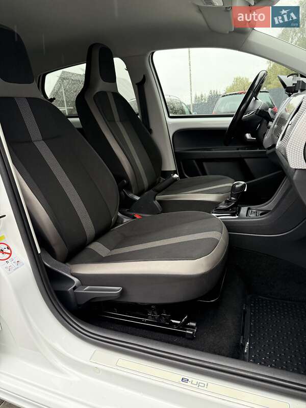 Хэтчбек Volkswagen Up 2017 в Владимире