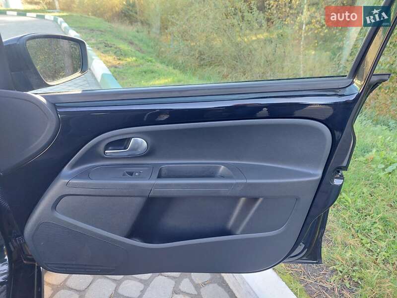 Хэтчбек Volkswagen Up 2014 в Бродах фото 23 Хэтчбек Volkswagen Up 2014 в Бродах