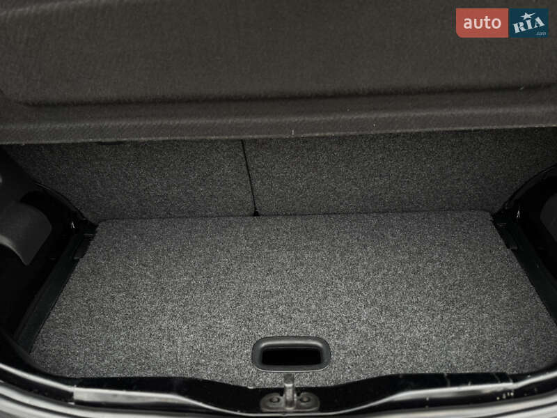 Хэтчбек Volkswagen Up 2015 в Дрогобыче