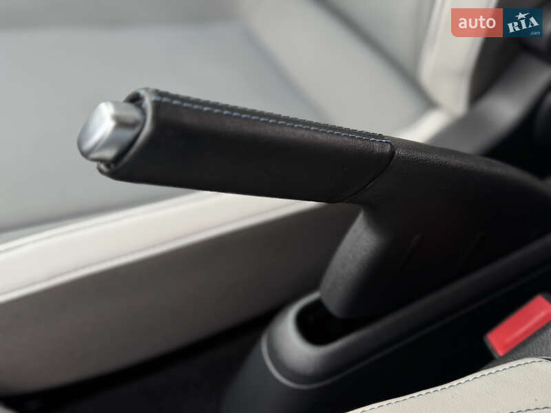 Хэтчбек Volkswagen Up 2015 в Дрогобыче