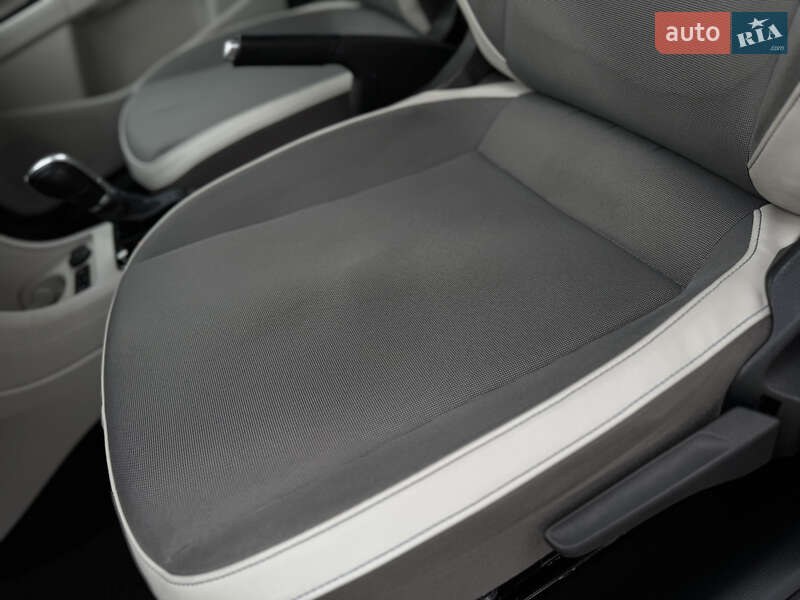 Хэтчбек Volkswagen Up 2015 в Дрогобыче