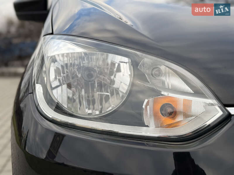 Хэтчбек Volkswagen Up 2015 в Дрогобыче