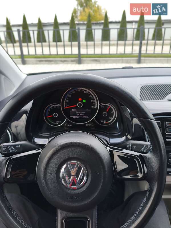 Хэтчбек Volkswagen Up 2014 в Изяславе