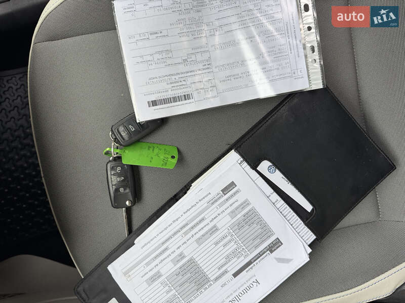 Хетчбек Volkswagen Up 2015 в Тернополі