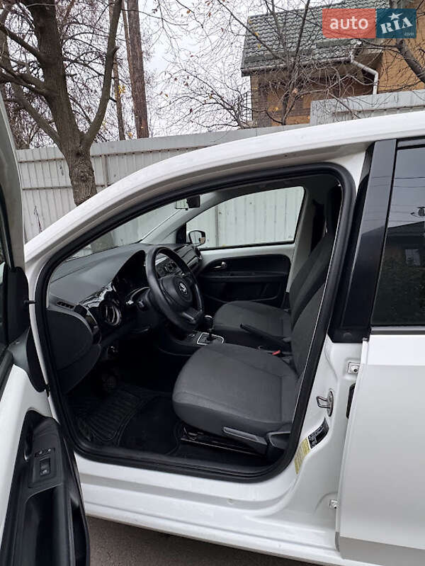 Хэтчбек Volkswagen Up 2012 в Ирпене