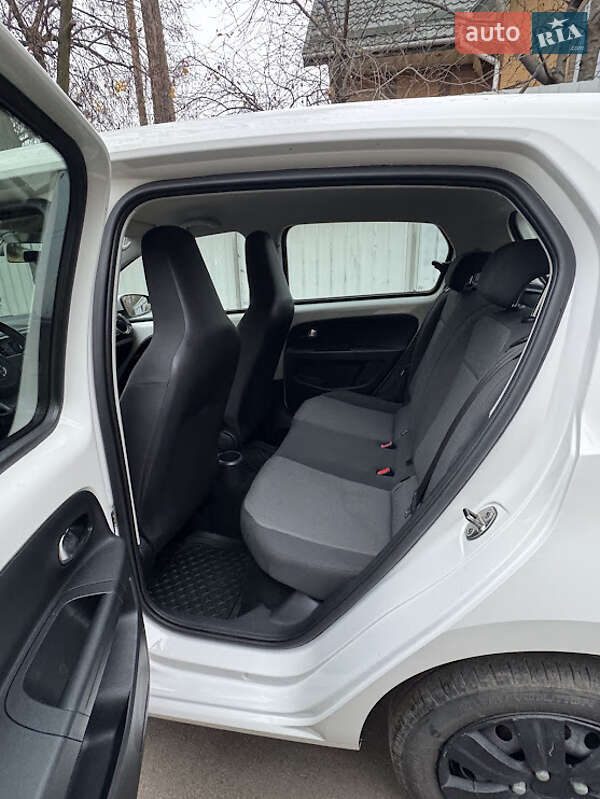 Хэтчбек Volkswagen Up 2012 в Ирпене