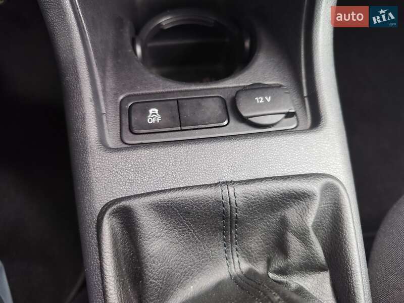 Хетчбек Volkswagen Up 2013 в Звягелі