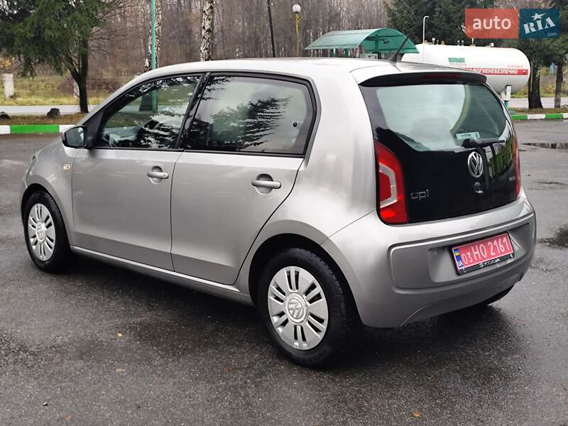 Хетчбек Volkswagen Up 2013 в Звягелі