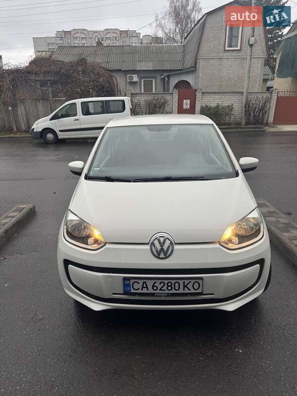 Хэтчбек Volkswagen Up 2013 в Черкассах