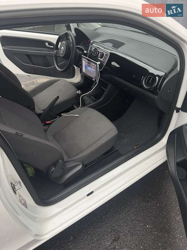 Хэтчбек Volkswagen Up 2013 в Черкассах