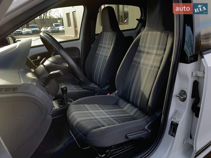 Хетчбек Volkswagen Up 2016 в Бердичеві