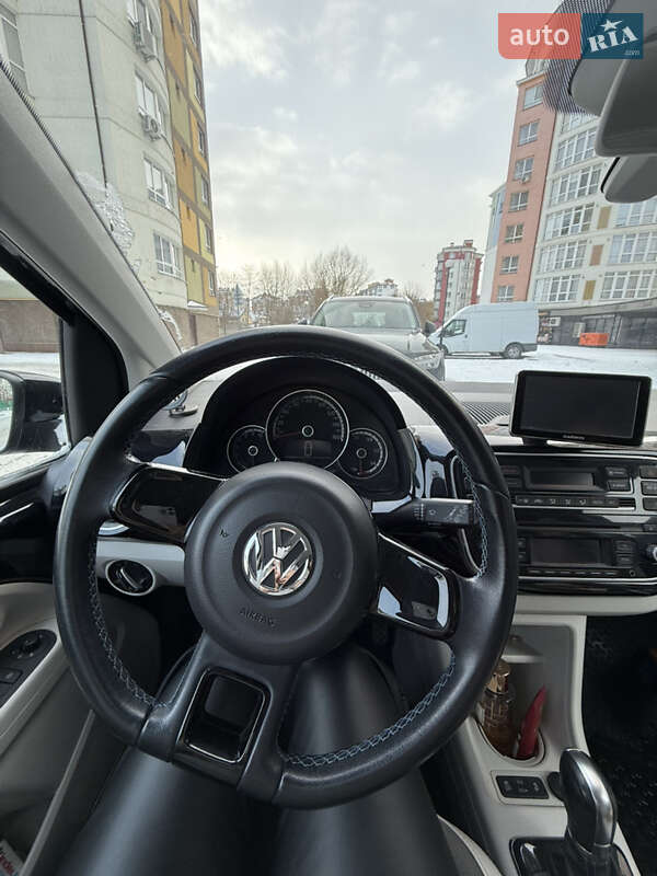Хетчбек Volkswagen Up 2013 в Івано-Франківську