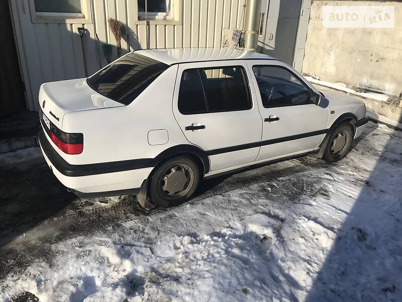 Седан Volkswagen Vento 1998 в Харкові