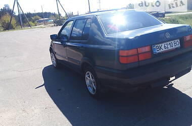 Седан Volkswagen Vento 1992 в Заречном