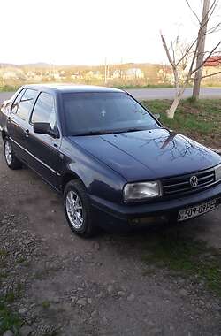 Седан Volkswagen Vento 1993 в Хусте