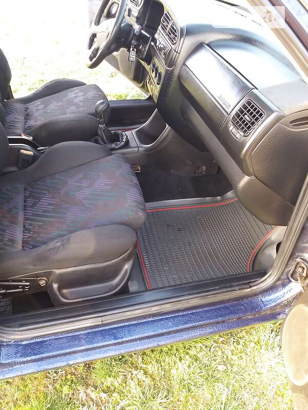 Седан Volkswagen Vento 1993 в Хусте