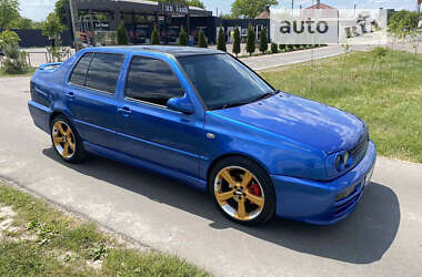 Седан Volkswagen Vento 1992 в 