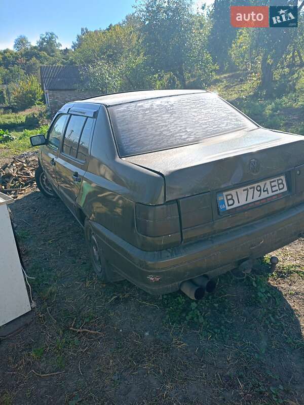 Седан Volkswagen Vento 1995 в Гадяче