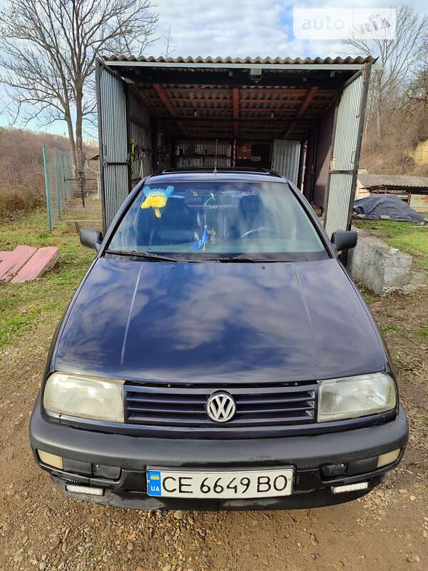 Седан Volkswagen Vento 1992 в Черновцах