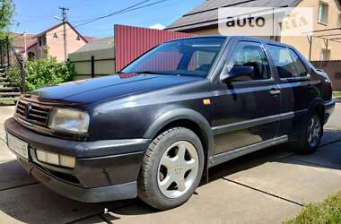 Седан Volkswagen Vento 1993 в Хусте