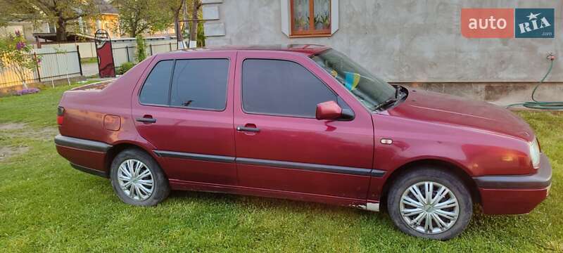 Седан Volkswagen Vento 1996 в Івано-Франківську
