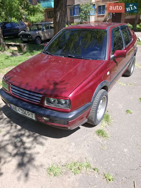 Седан Volkswagen Vento 1995 в Кривом Роге