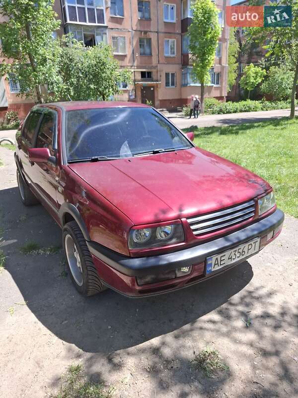Седан Volkswagen Vento 1995 в Кривом Роге