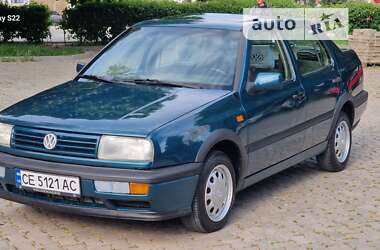 Седан Volkswagen Vento 1993 в Чернівцях