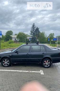 Седан Volkswagen Vento 1996 в Болехове