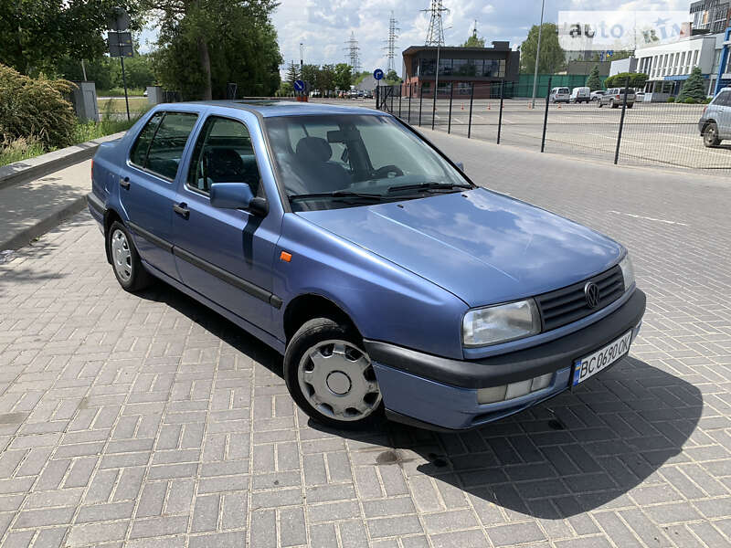 Седан Volkswagen Vento 1993 в Львові