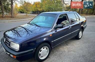 Седан Volkswagen Vento 1995 в Харькове