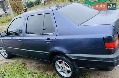 Седан Volkswagen Vento 1996 в Бурштыне