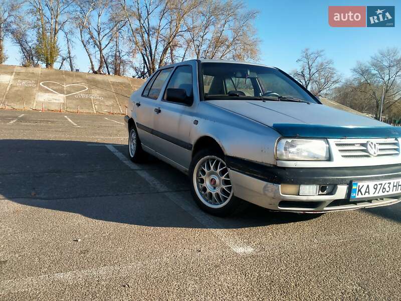 Седан Volkswagen Vento 1993 в Киеве