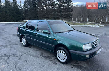 Седан Volkswagen Vento 1995 в Сколе