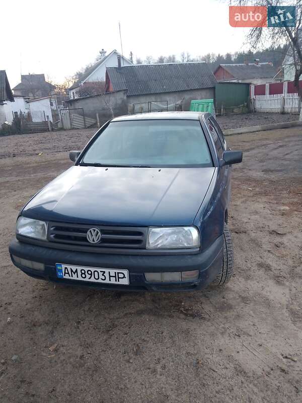 Седан Volkswagen Vento 1993 в 