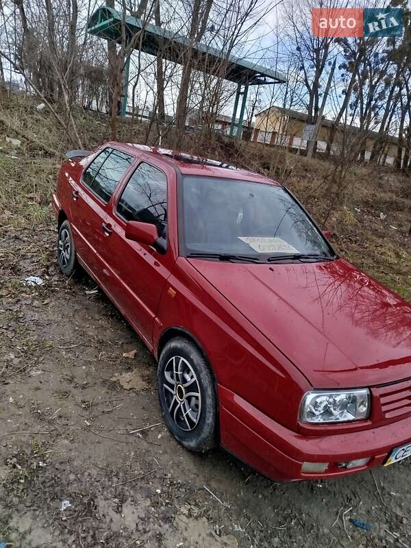 Седан Volkswagen Vento 1996 в Черновцах